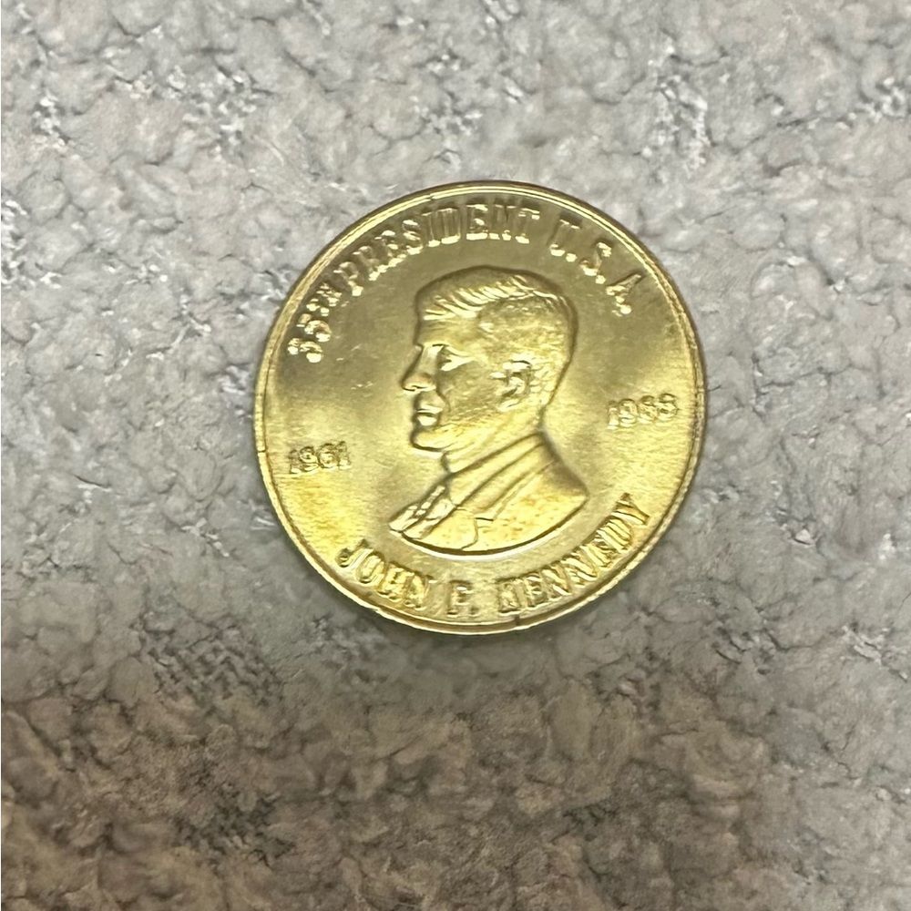 Vintage 1981 readers digest John F. Kennedy Commemorative Coin